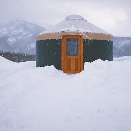 The Yurts At Margo'S Garden, Kiroro Hotel Akaigawa Exterior photo