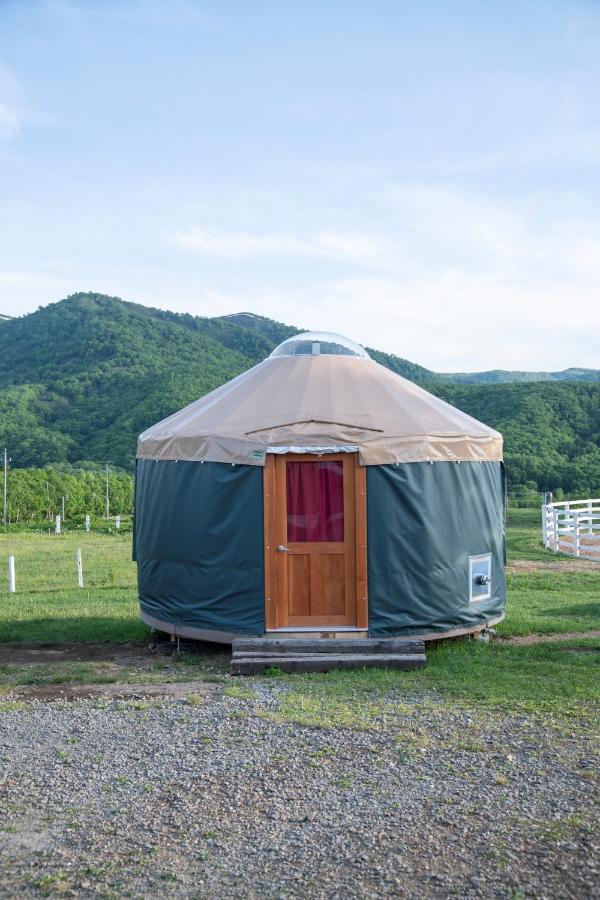 The Yurts At Margo'S Garden, Kiroro Hotel Akaigawa Exterior photo